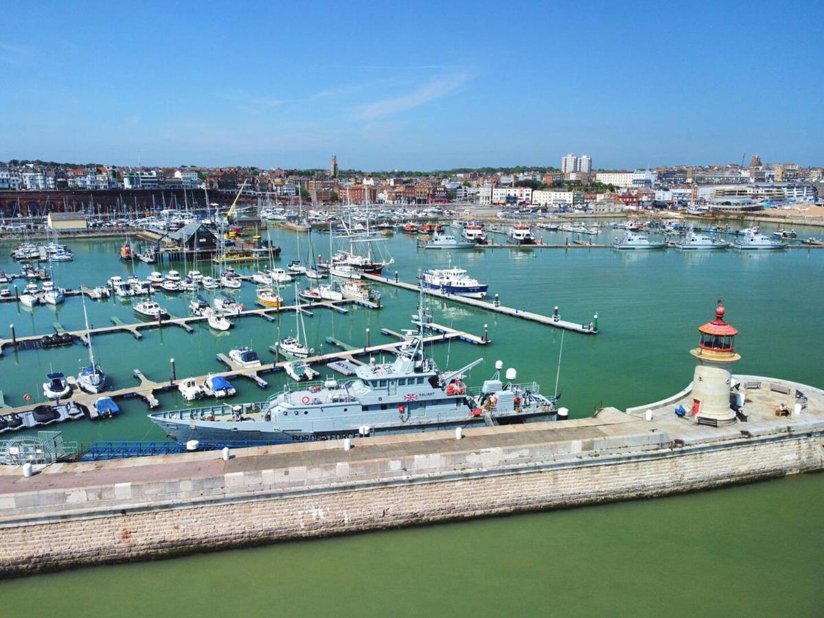Sohot Harbourside Luxe Coastal Escape